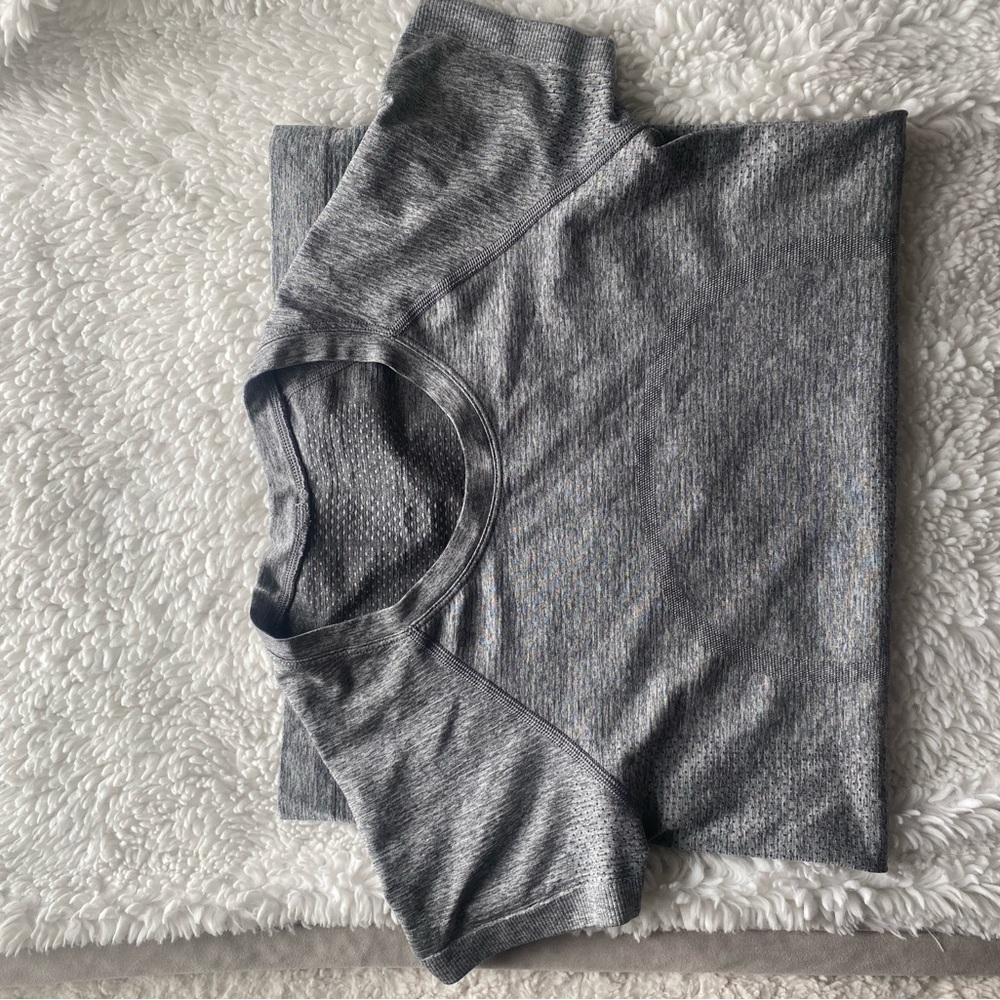 lululemon size 2 swiftly tech tee